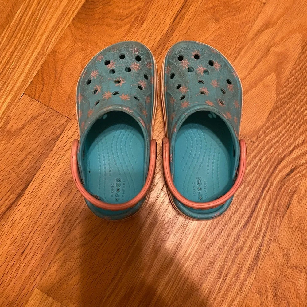Palm Tree Crocs - Picture 1 of 3